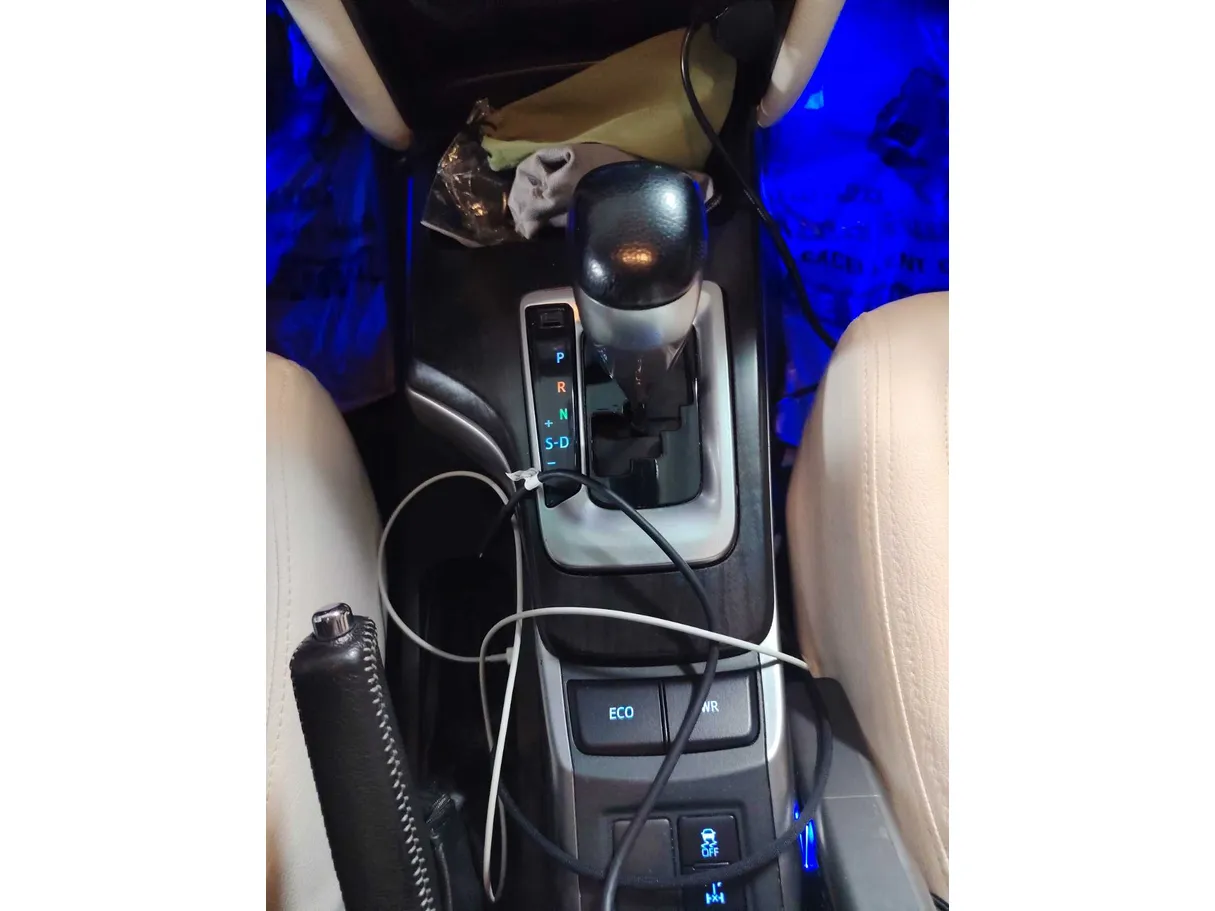 Car image 19