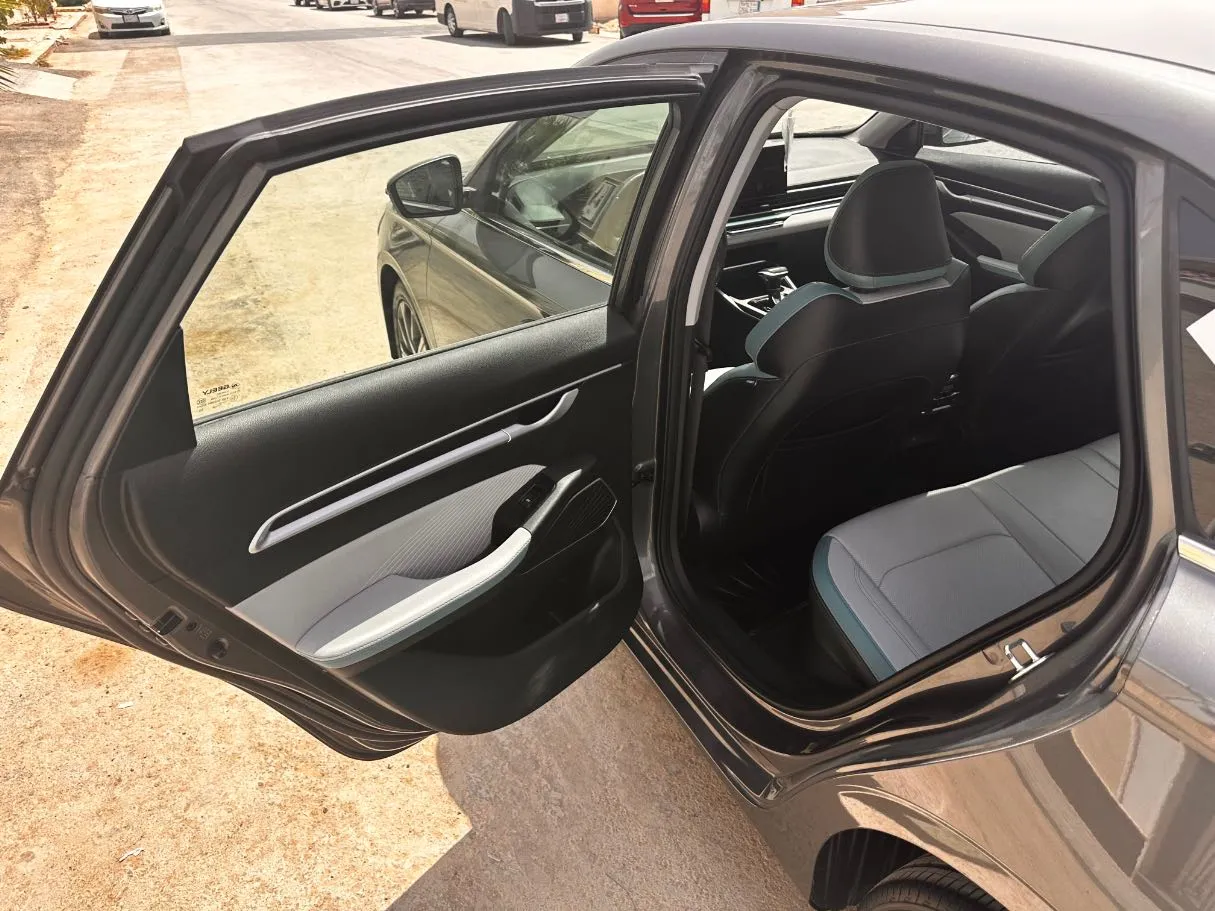Car image 13