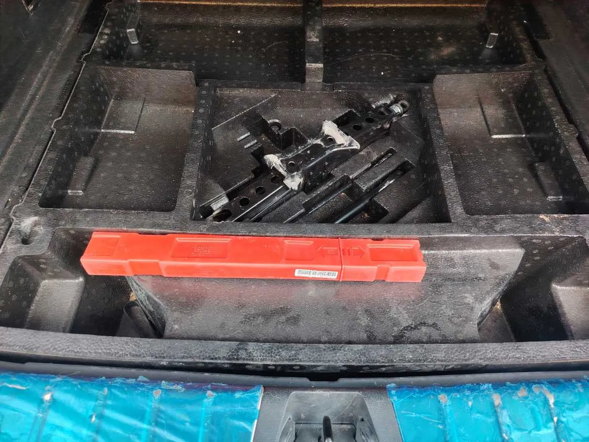 Car image 29