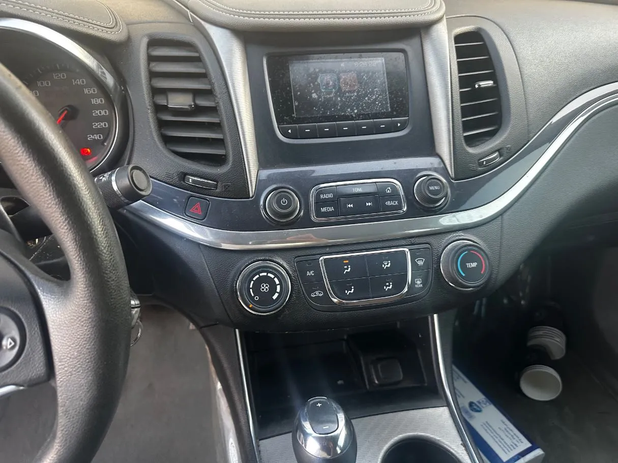 Car image 18