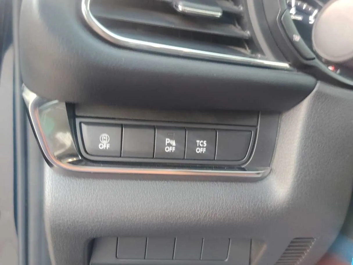 Car image 24