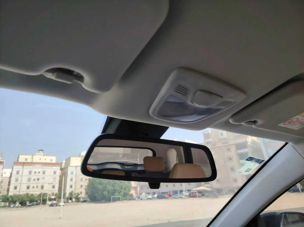 Car image 32