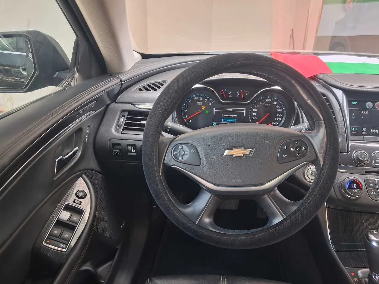 Car image 24