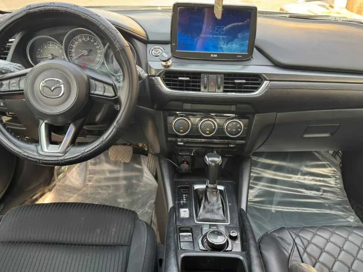 Car image 16