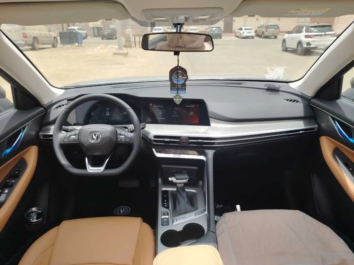 Car image 19
