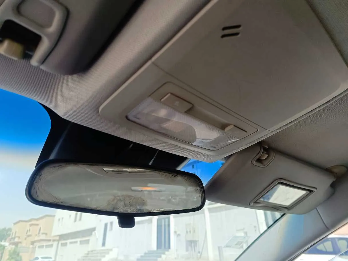 Car image 28