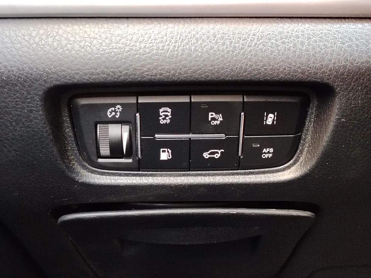 Car image 28