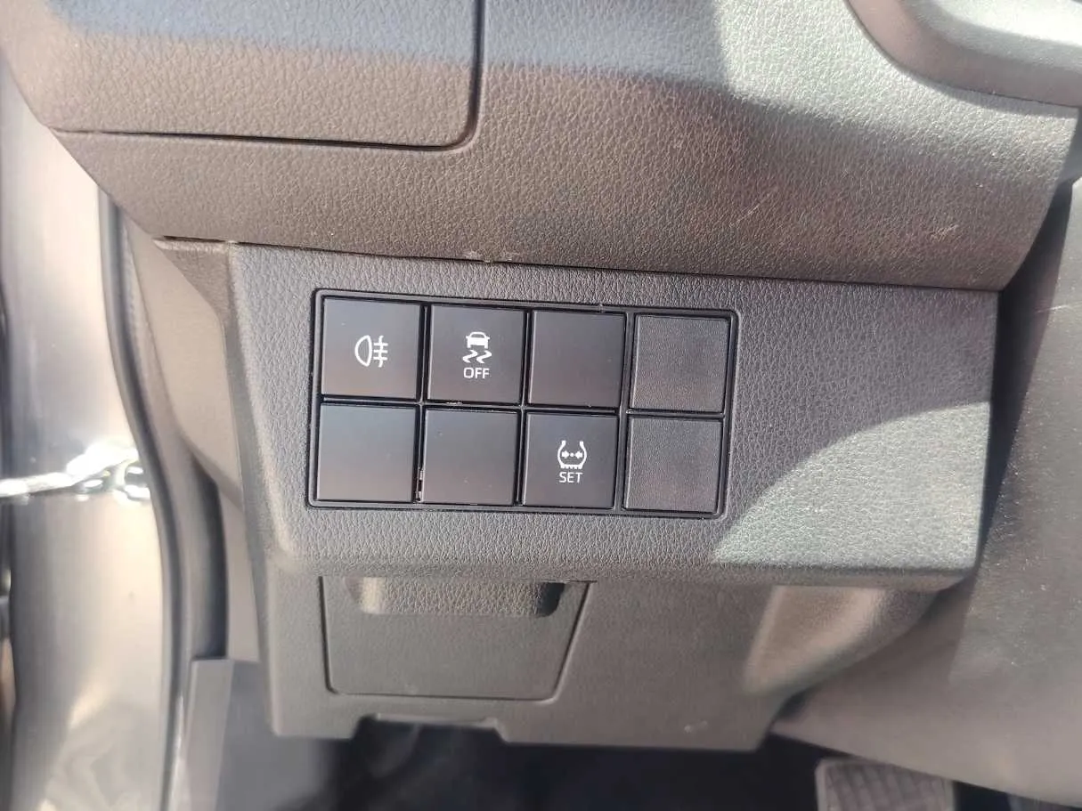 Car image 26