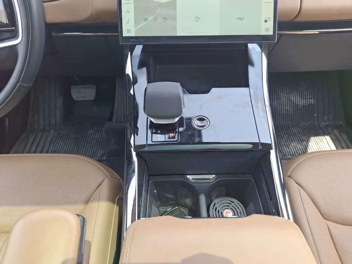 Car image 15
