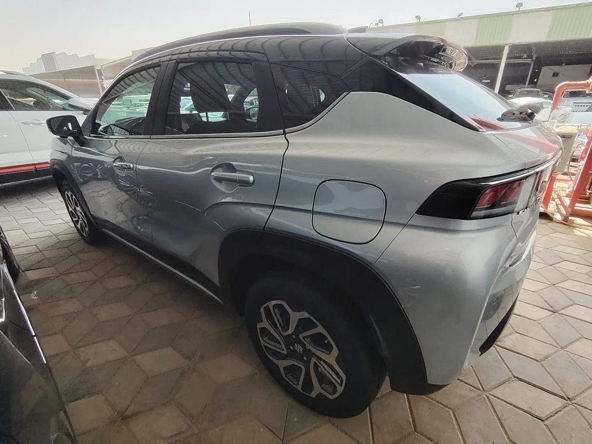 Car image 8