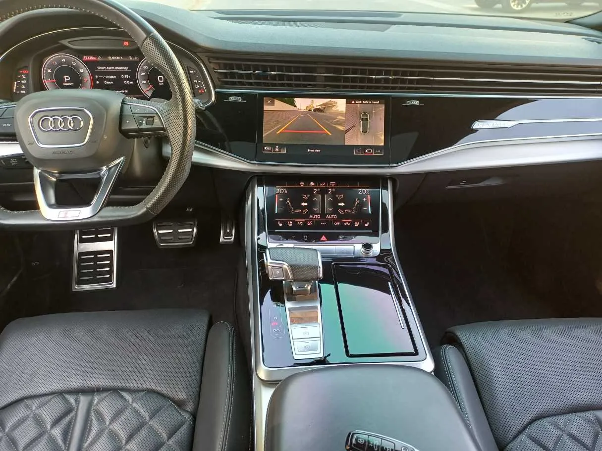 Car image 17
