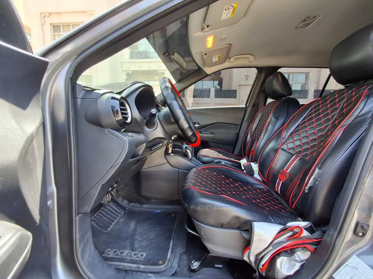 Car image 12