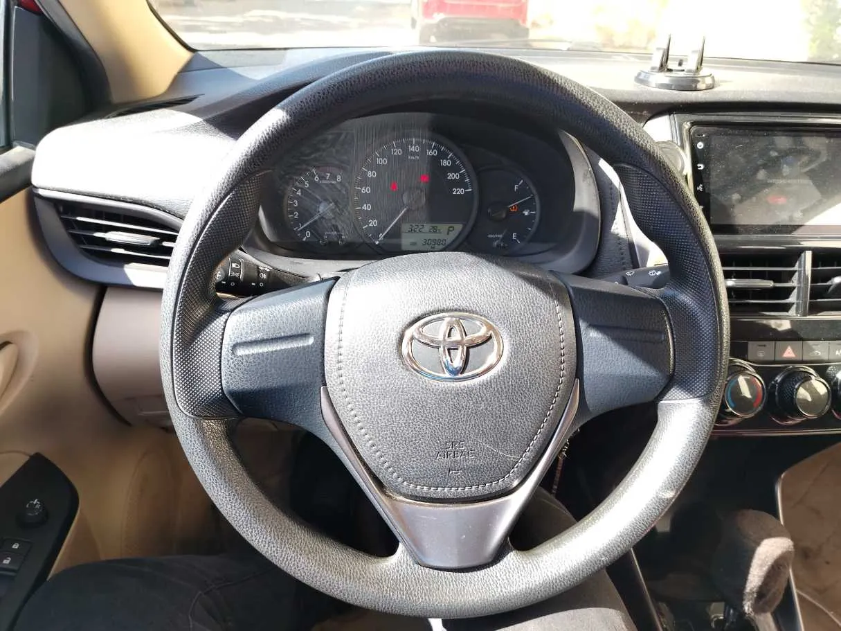Car image 25