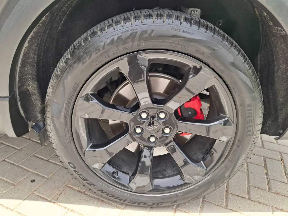Car image 9