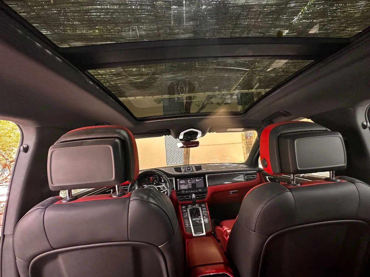 Car image 17
