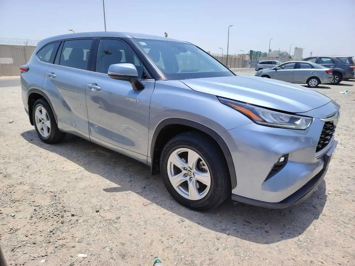 Car image 4