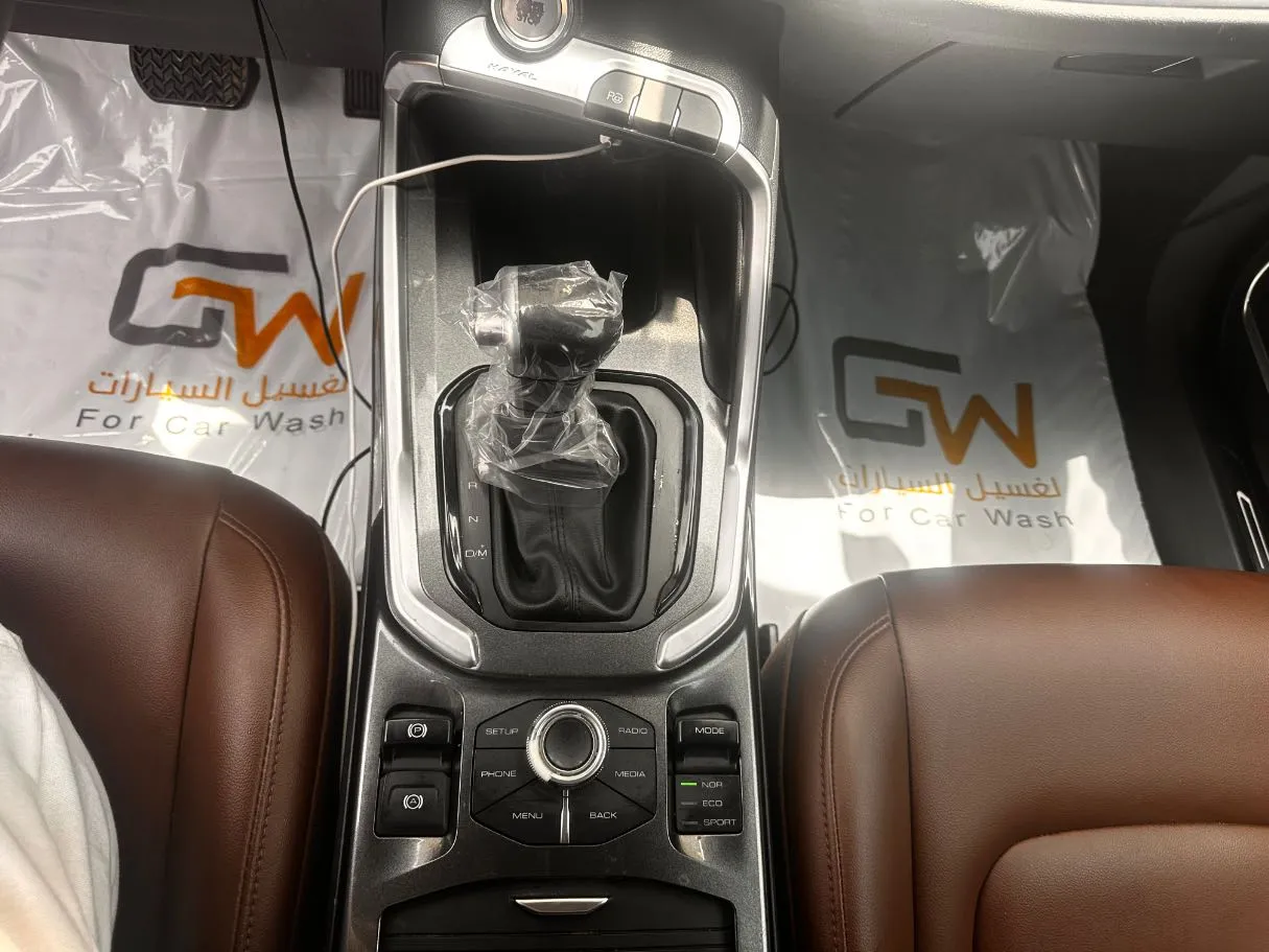 Car image 18