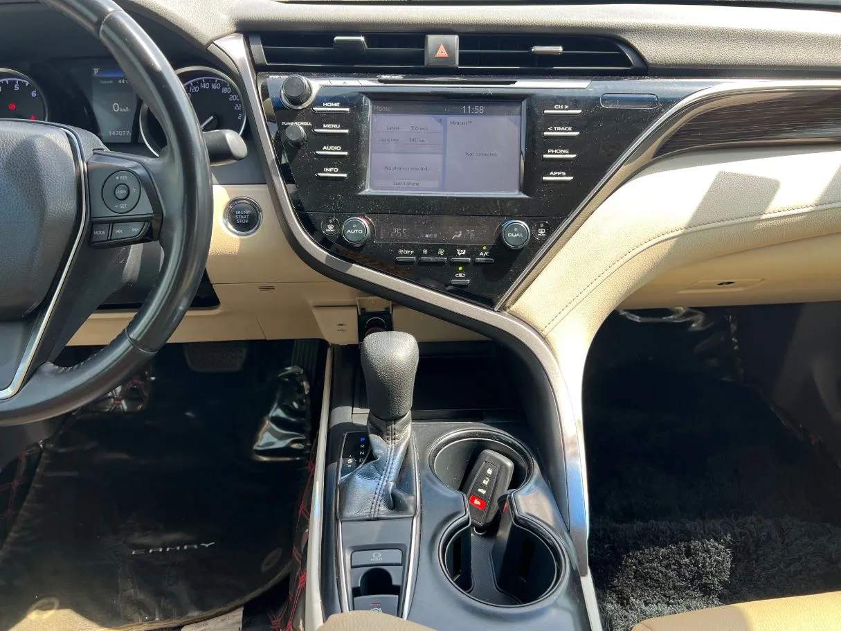 Car image 17