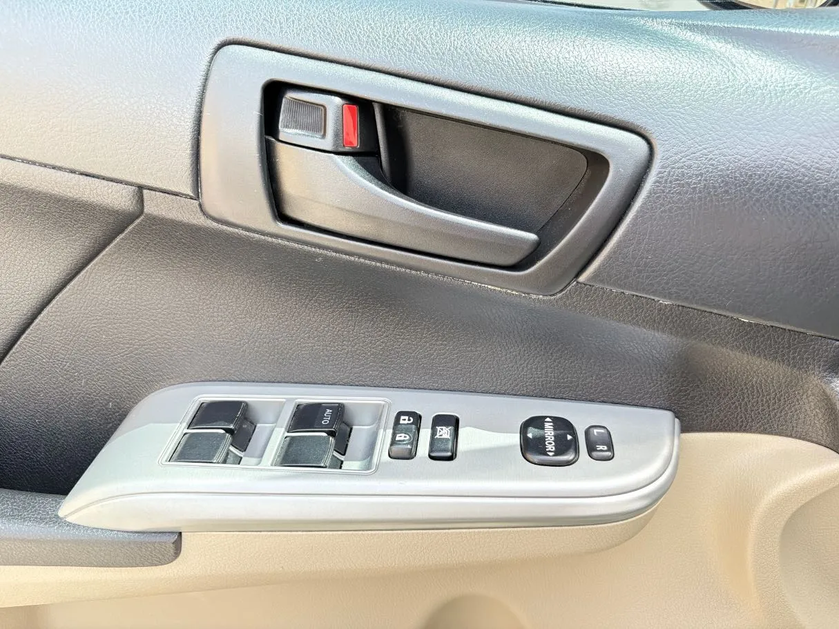 Car image 27
