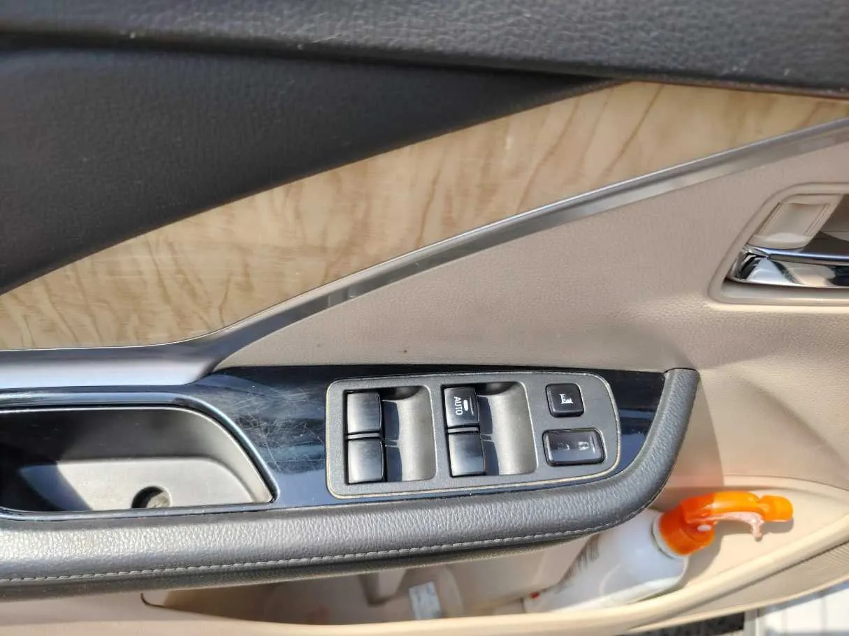 Car image 35