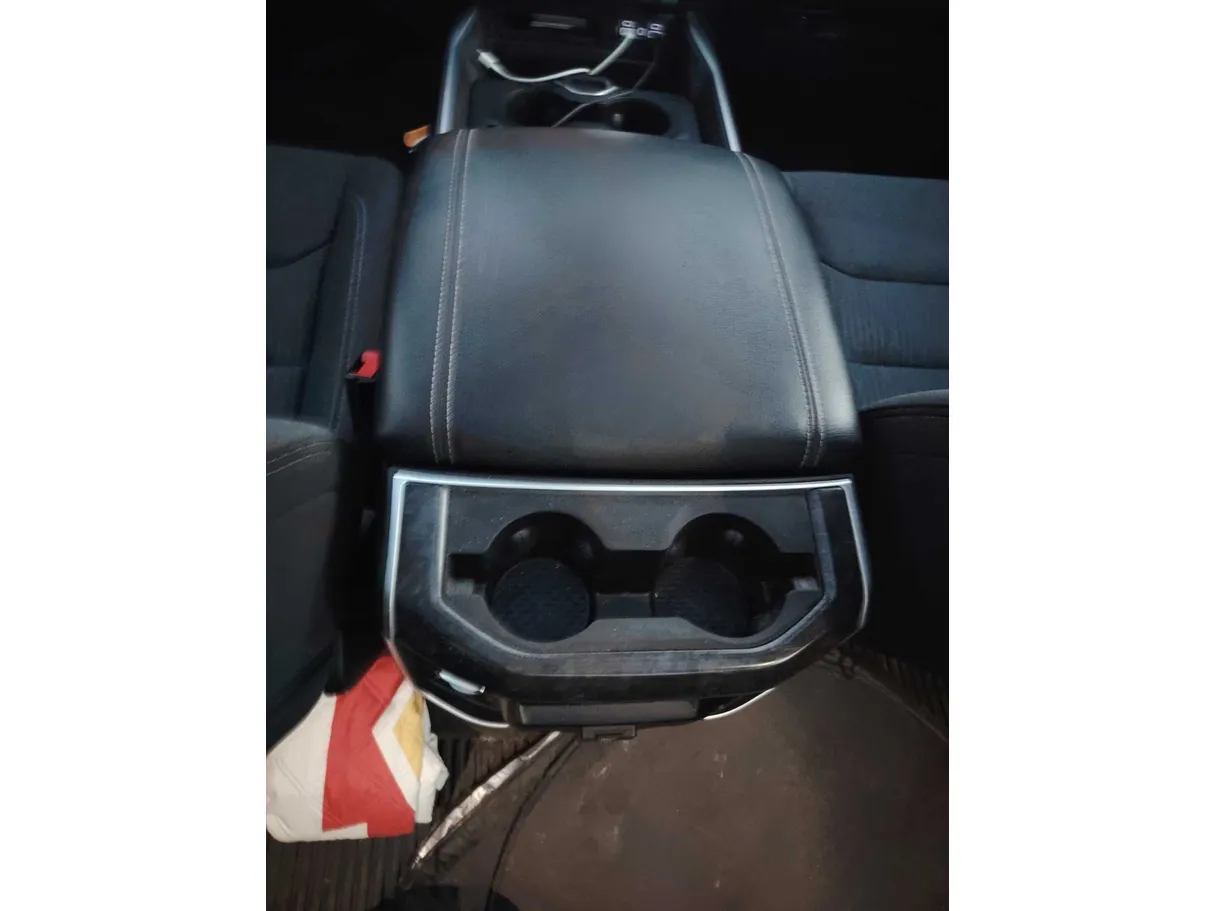 Car image 28