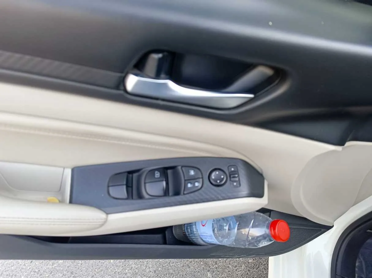 Car image 28