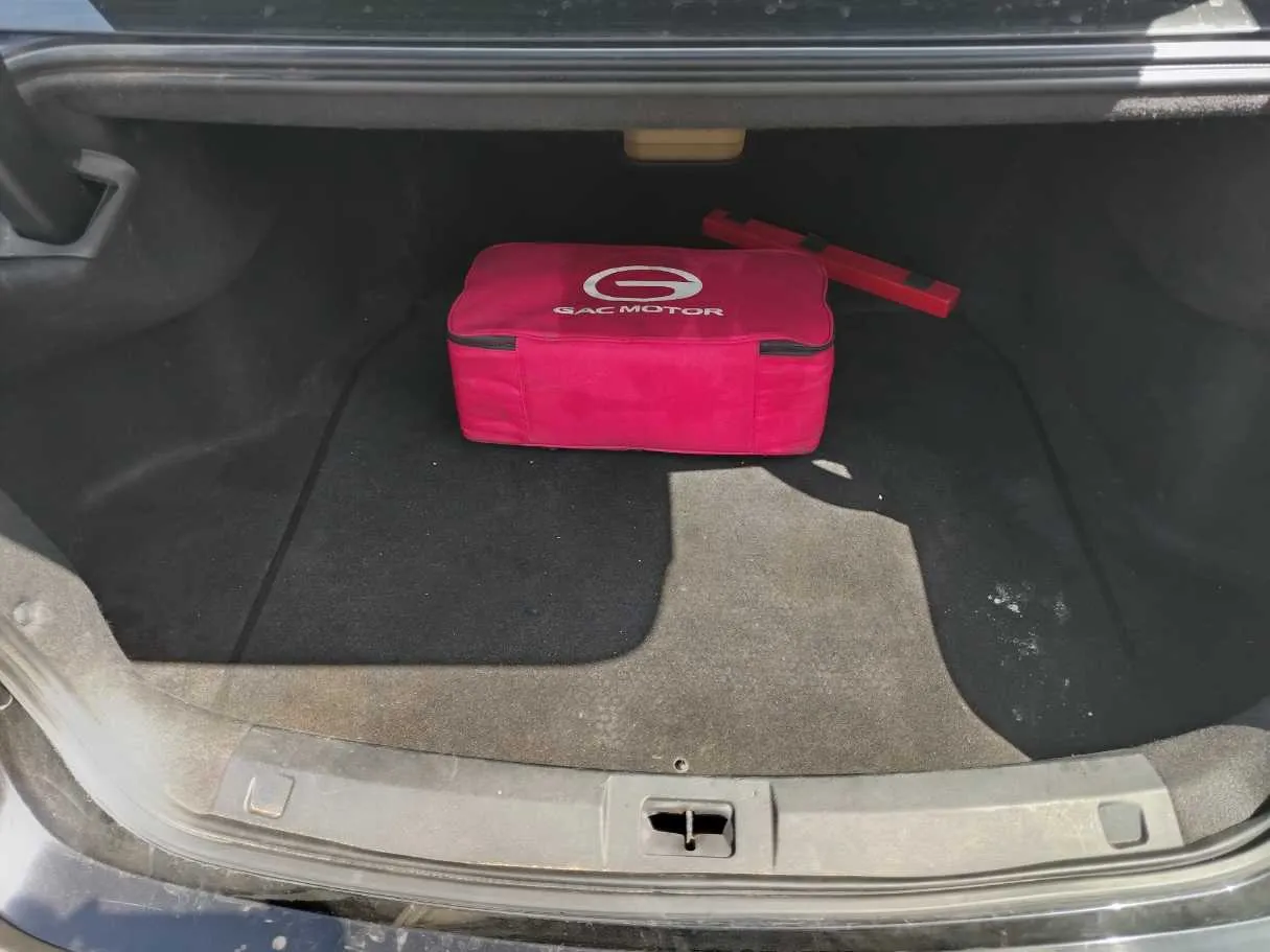 Car image 32