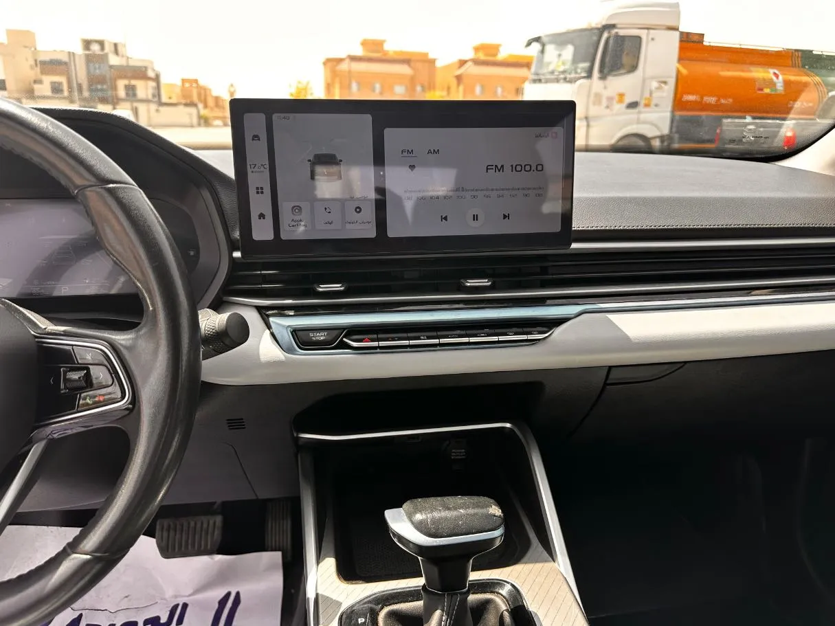 Car image 18