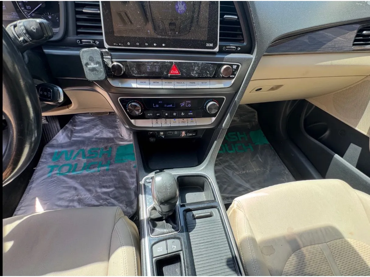 Car image 16