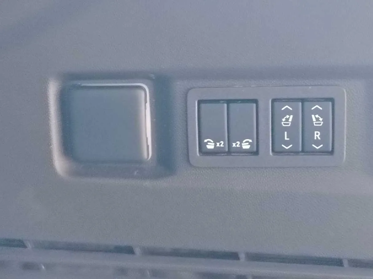 Car image 38