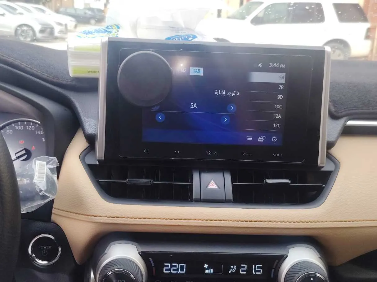 Car image 18