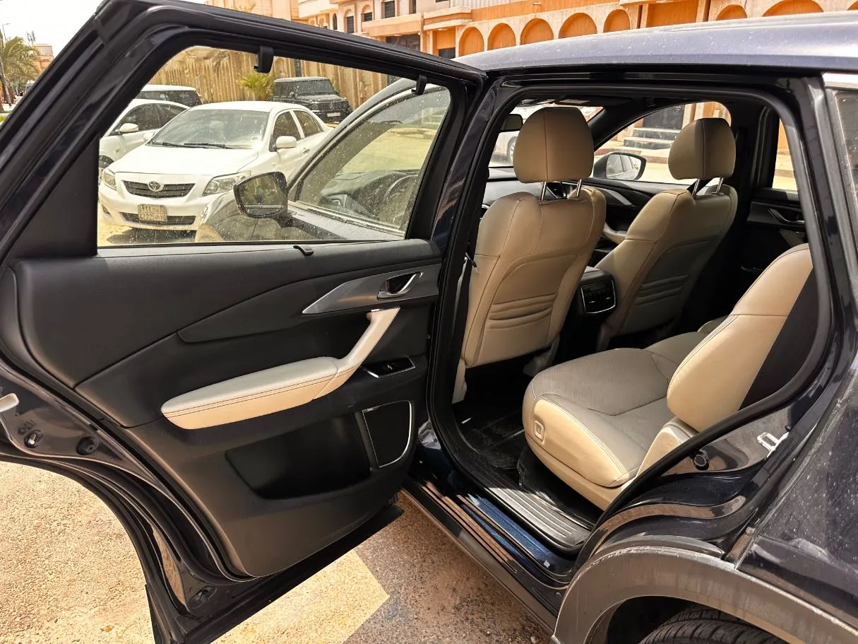 Car image 13