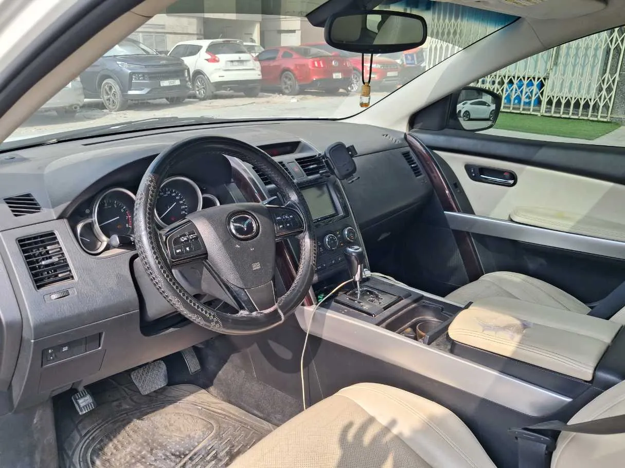 Car image 11