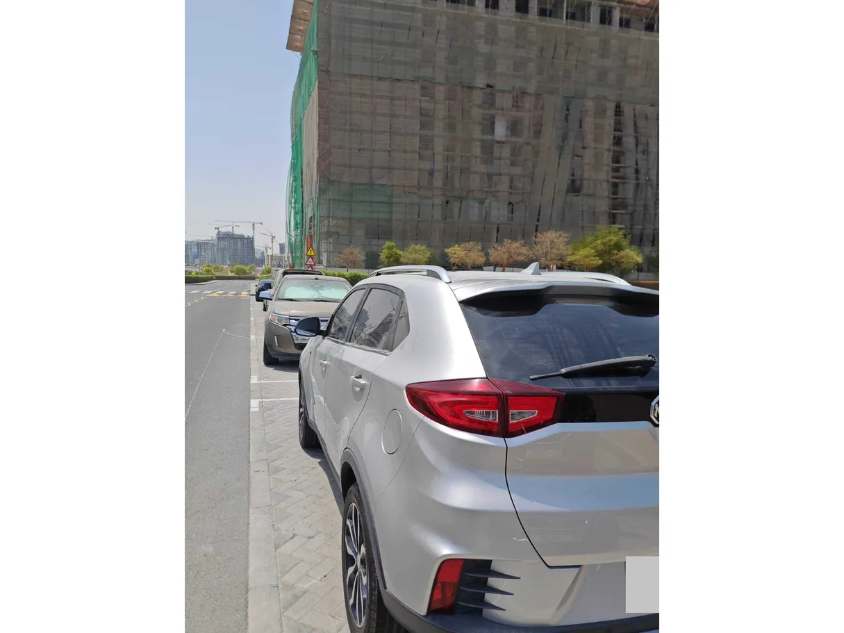 Car image 8