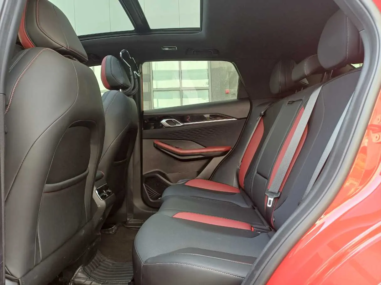Car image 17