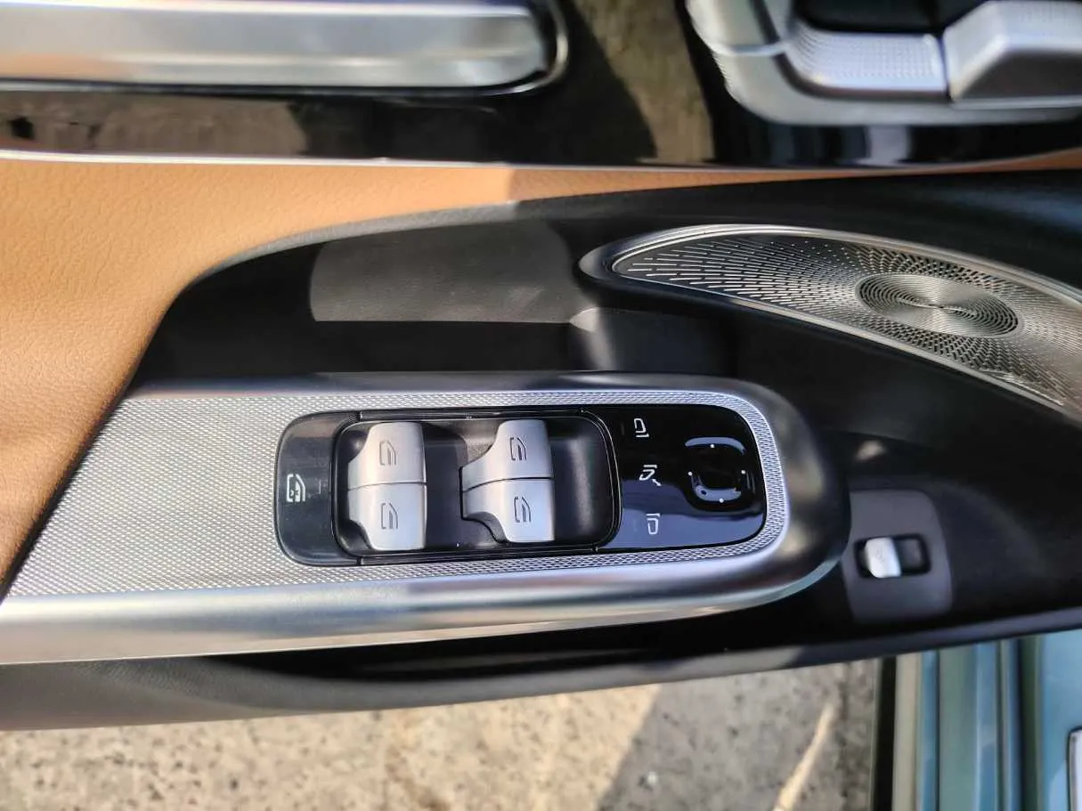 Car image 38