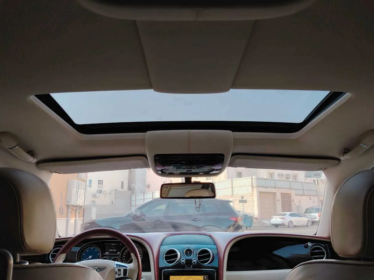 Car image 18