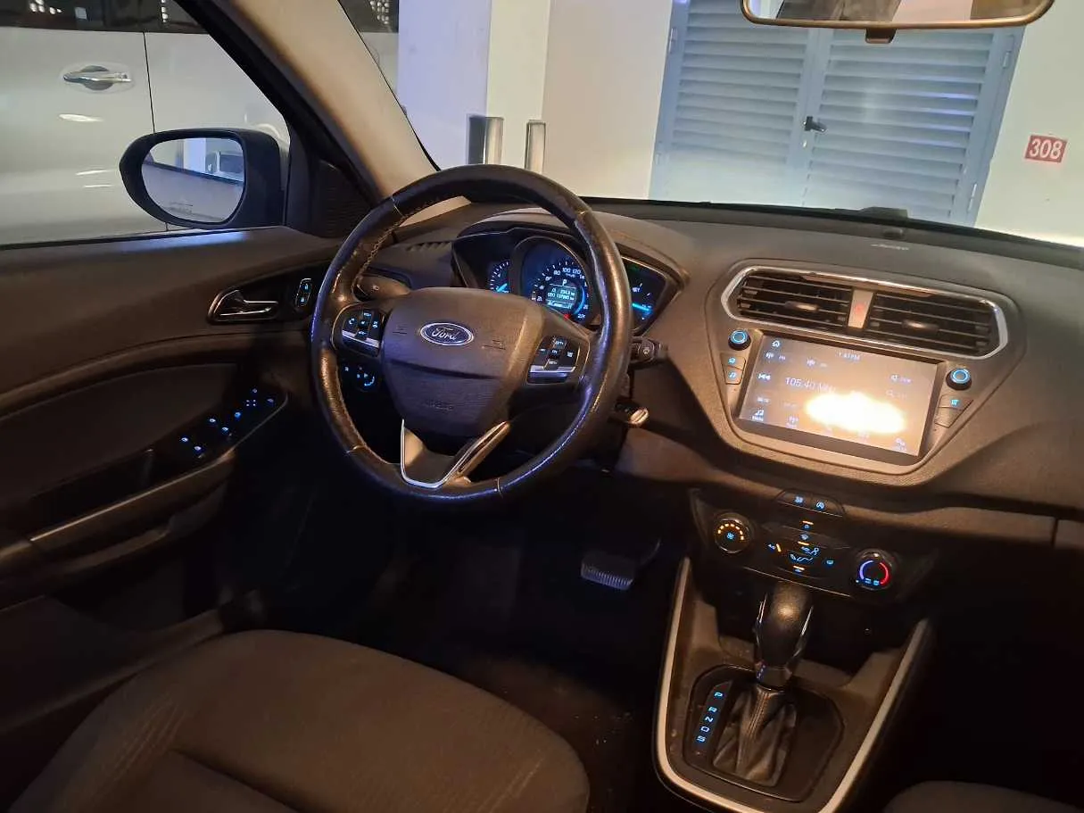 Car image 17