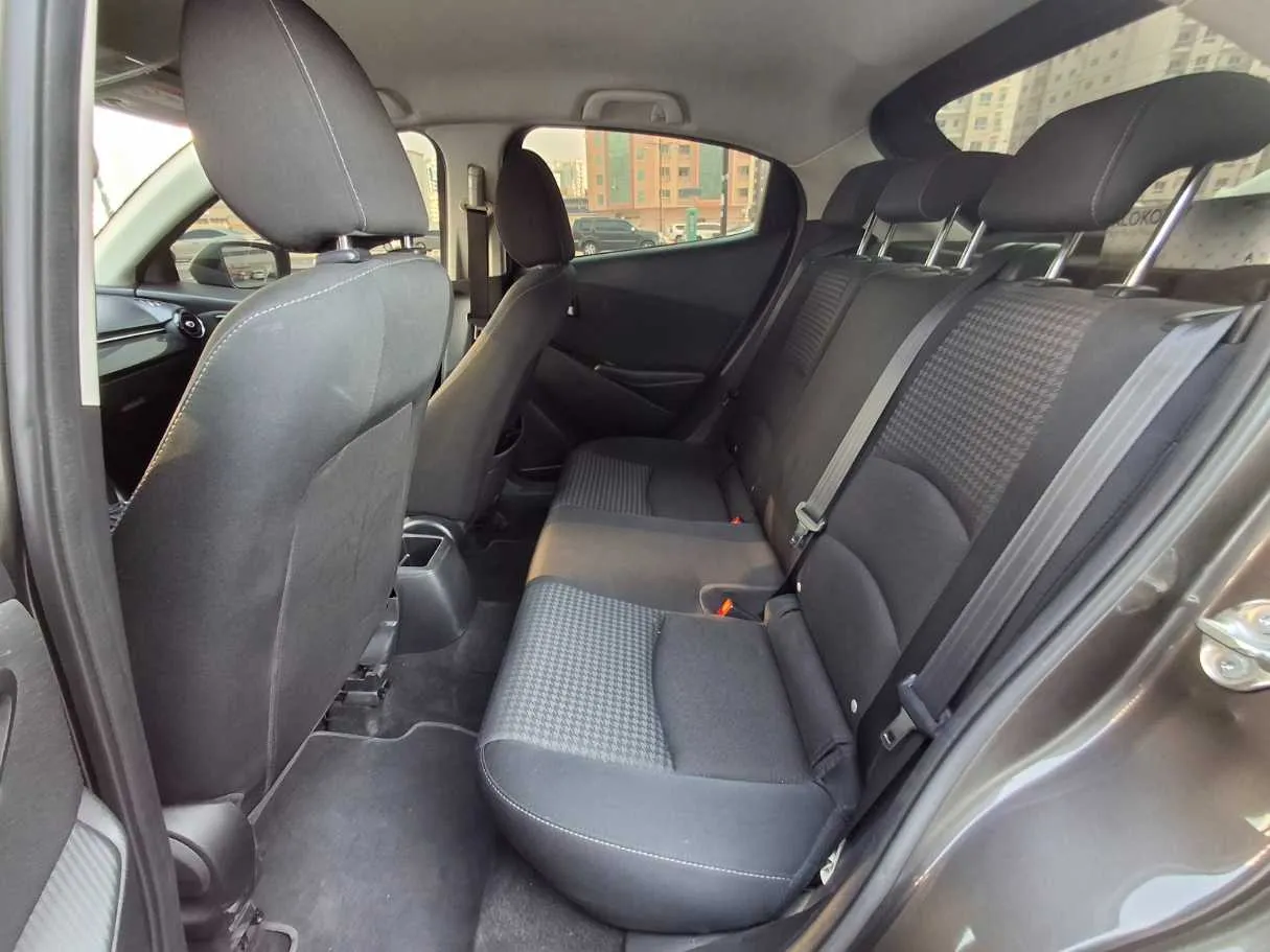 Car image 13