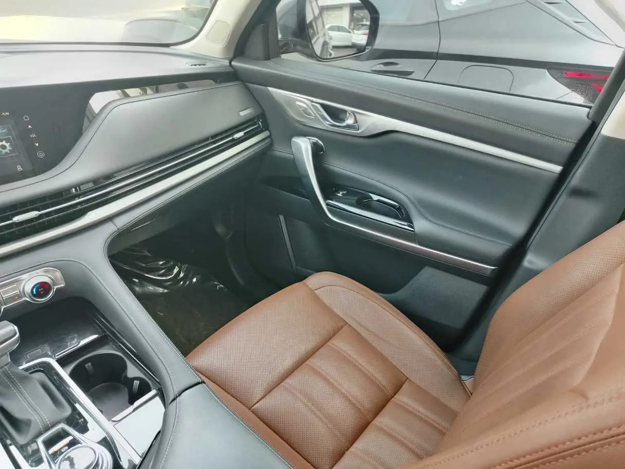 Car image 35
