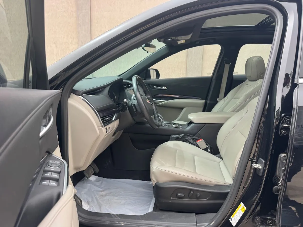 Car image 11