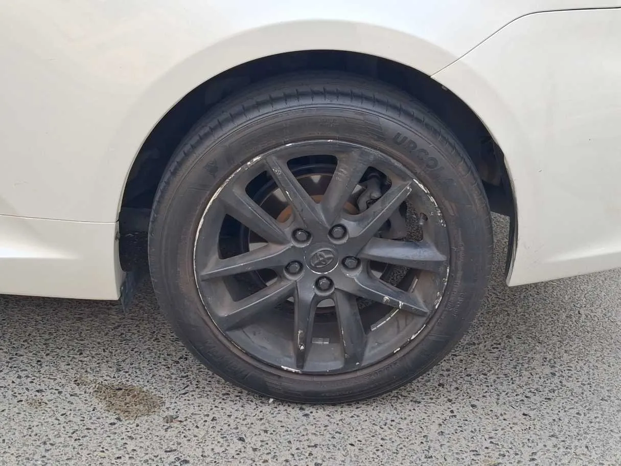 Car image 9