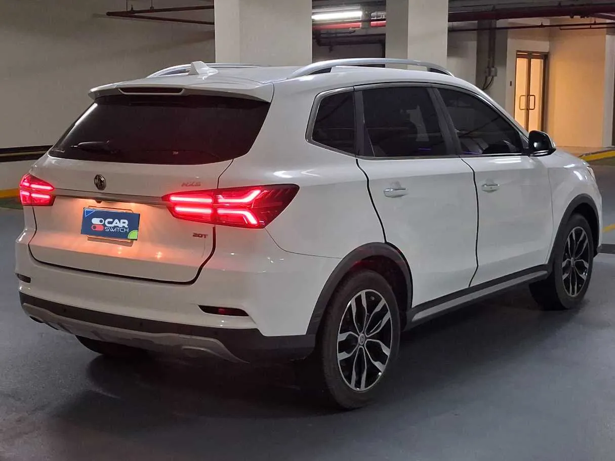Car image 5