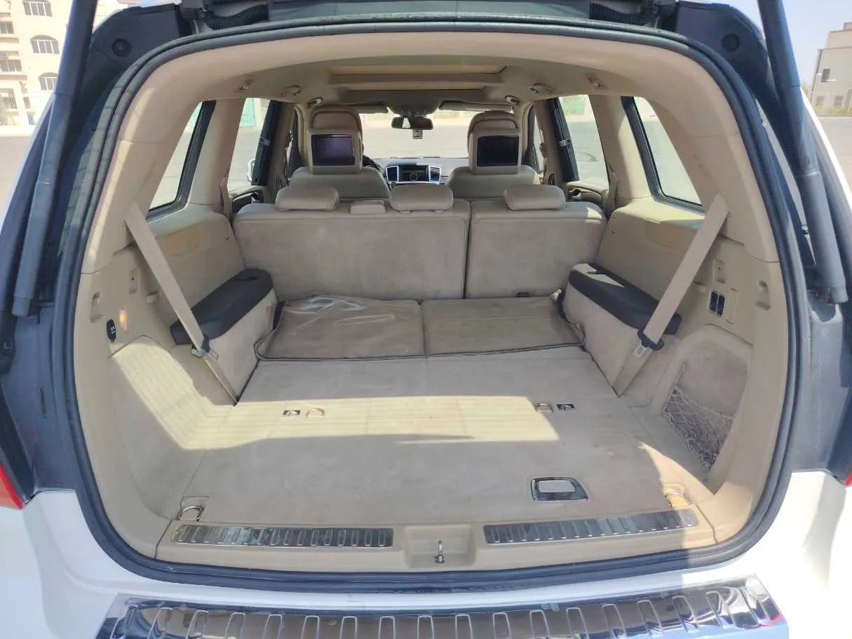 Car image 23