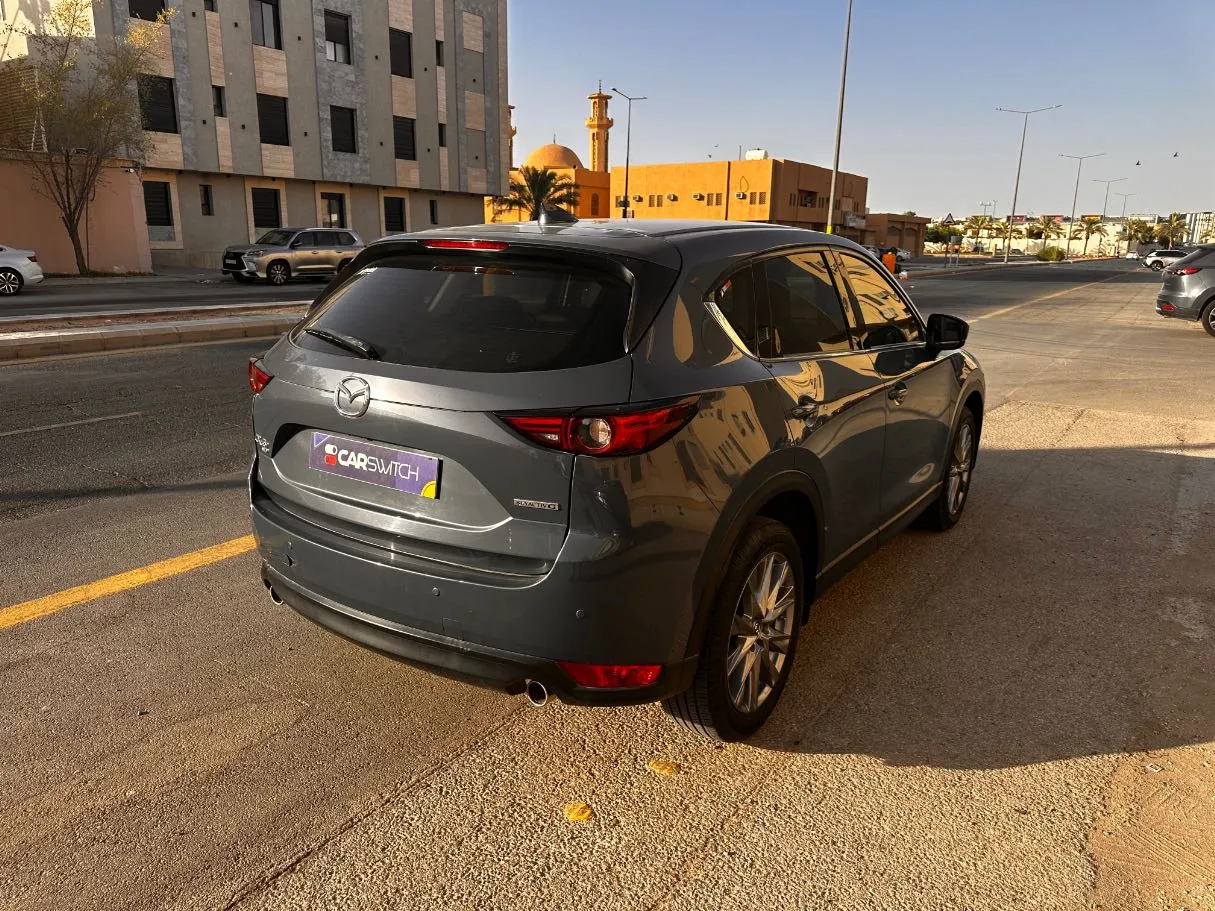 Car image 5