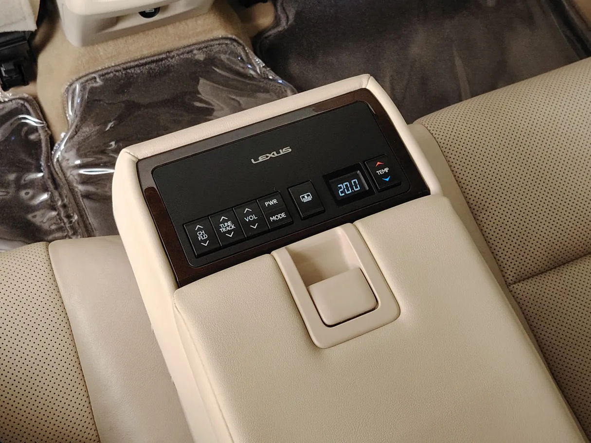 Car image 31