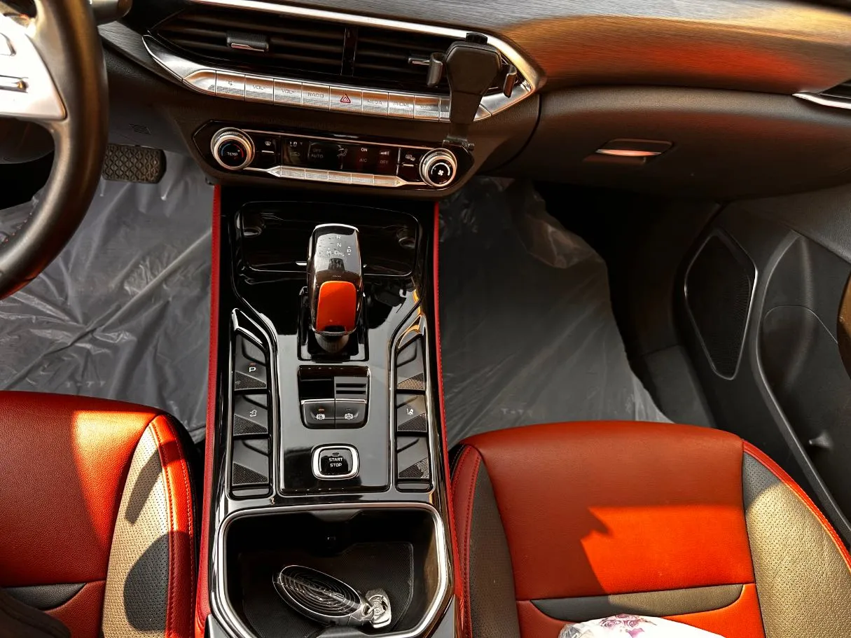 Car image 19