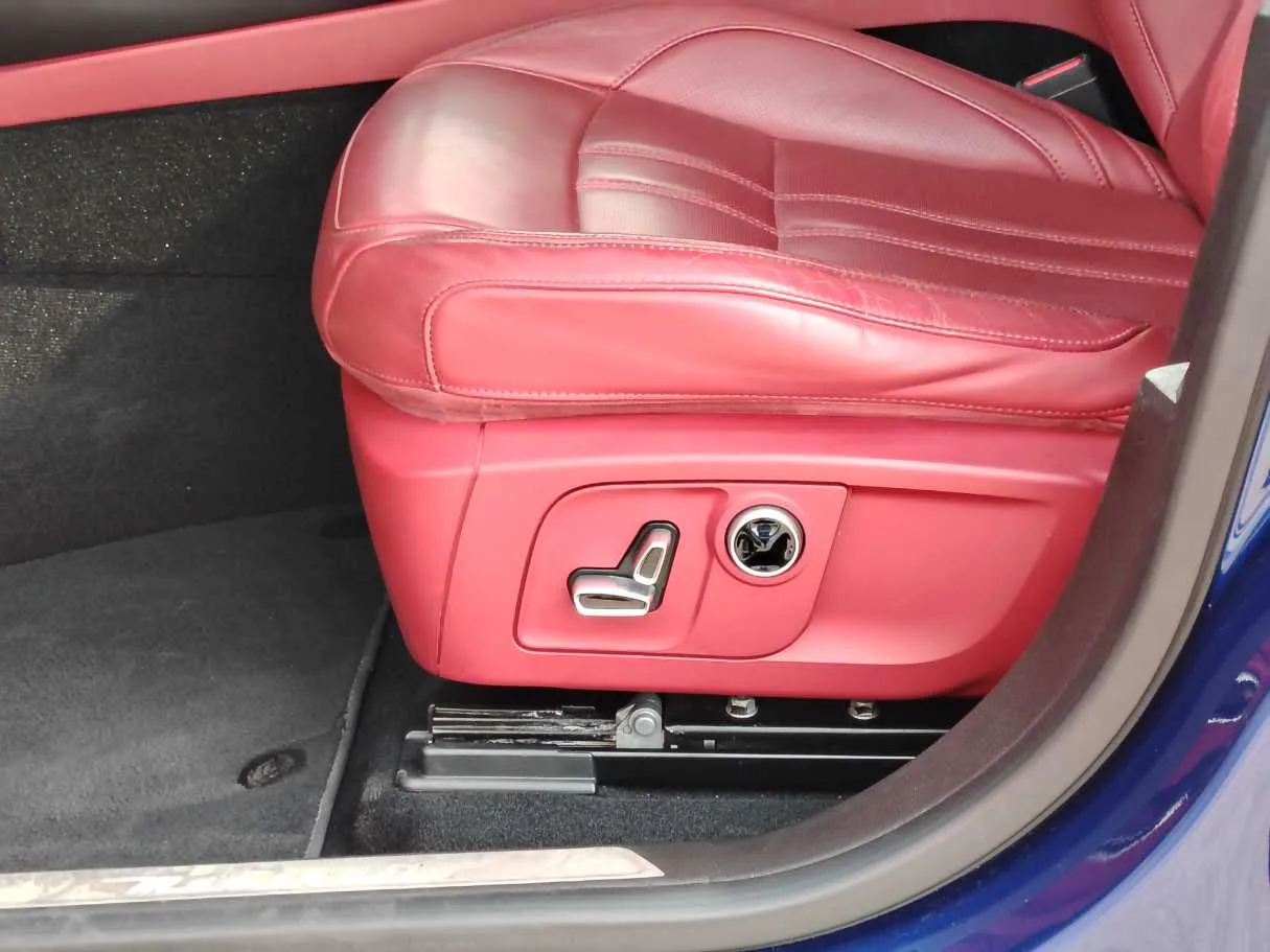 Car image 33