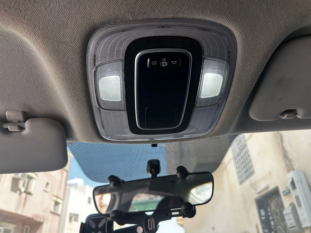 Car image 22