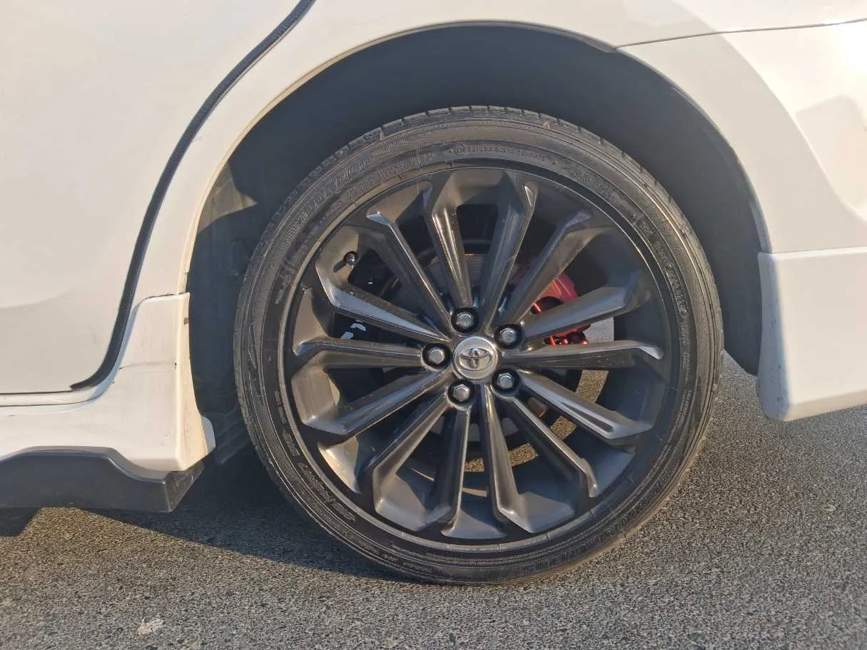 Car image 9
